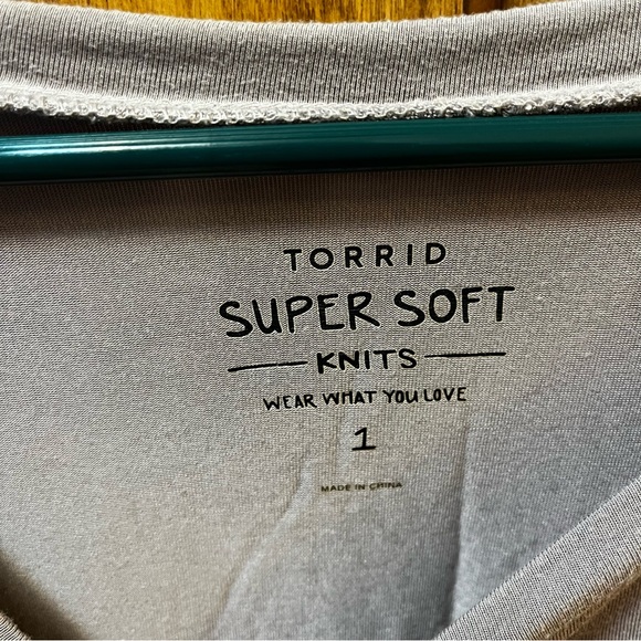 Women’s Torrid Super soft Knits Blouse Light Purple 1 - Picture 2 of 4